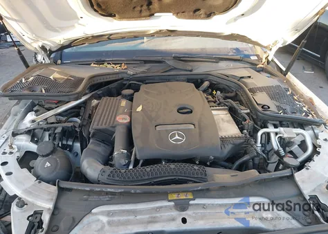 2016 Mercedes-Benz C 300 z USA, uszkodzony, nr VIN 55SWF4JB8GU105640